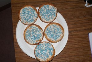 beschuit met blauw/witte muisjes, lekkerrrrr!!